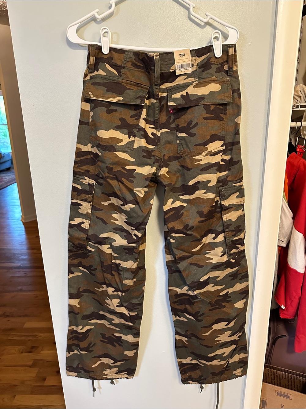 NWT Midrise Levi ‘94 baggy cargo camo pants women’s size 27